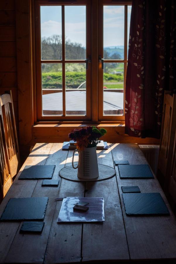 George Cabin - Log Cabin In Wales With Hot Tub Newtown  Exterior photo